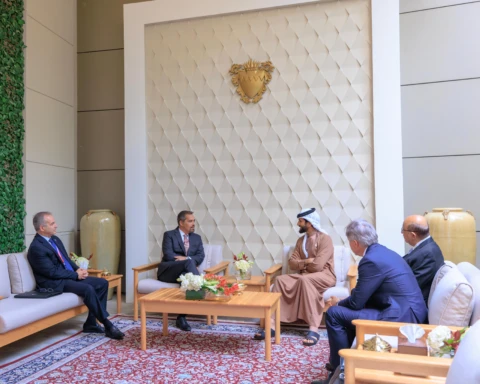 His Highness Shaikh Nasser bin Hamad Al Khalifa Meets with a Delegation from Leading Hydrocarbon Exploration Company EOG Resources Inc