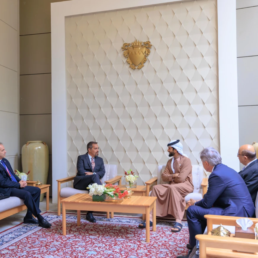 His Highness Shaikh Nasser bin Hamad Al Khalifa Meets with a Delegation from Leading Hydrocarbon Exploration Company EOG Resources Inc